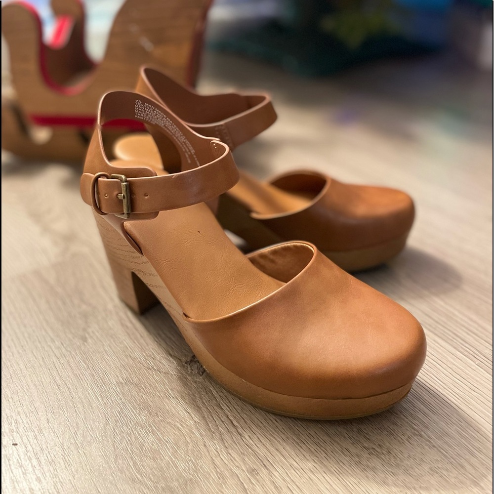 Target/ Universal Thread Heeled Clogs in Cognac // 7.5